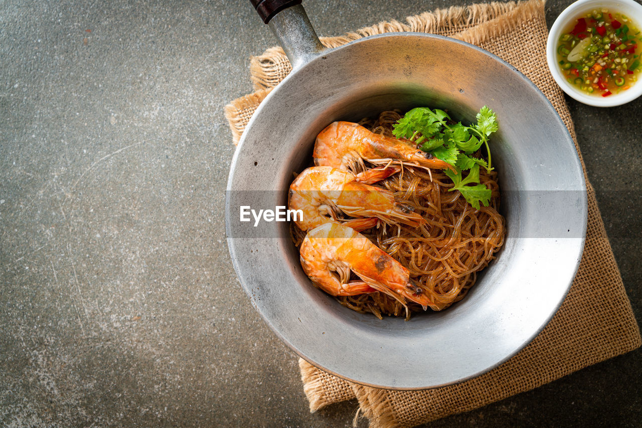 HIGH ANGLE VIEW OF FOOD SERVED IN BOWL