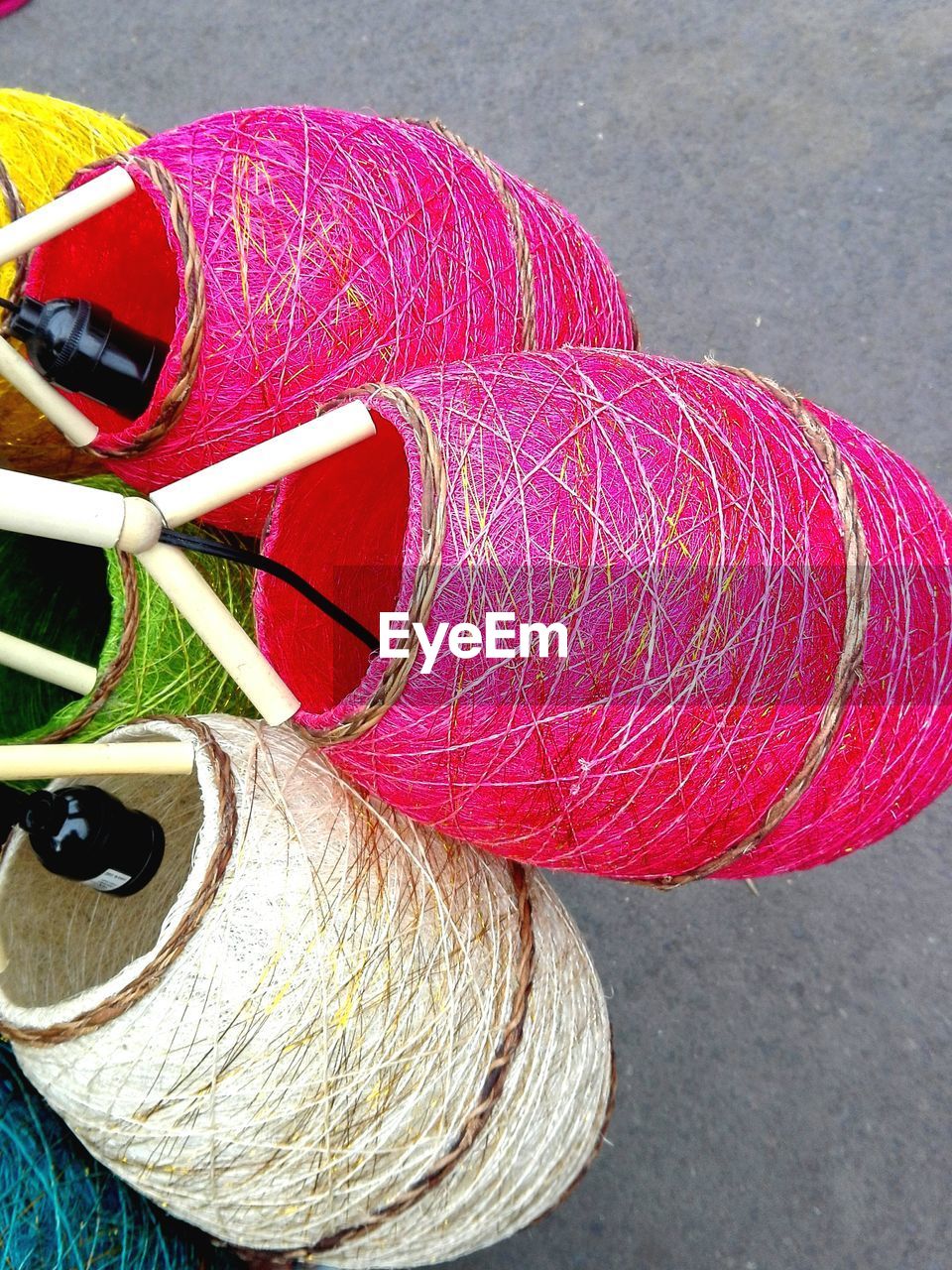 CLOSE UP VIEW OF RED AND PINK PETALS