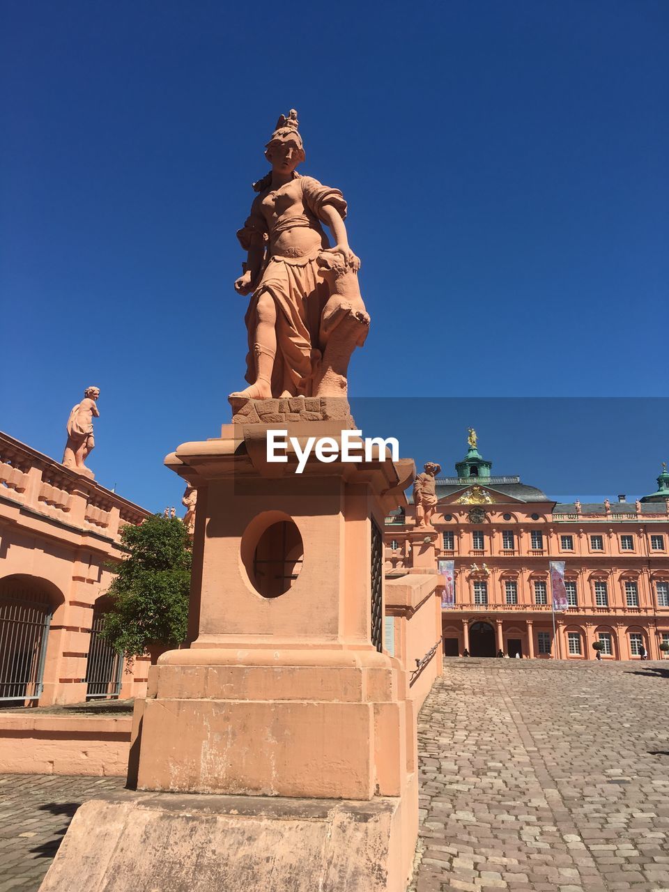 LOW ANGLE VIEW OF HISTORICAL BUILDING