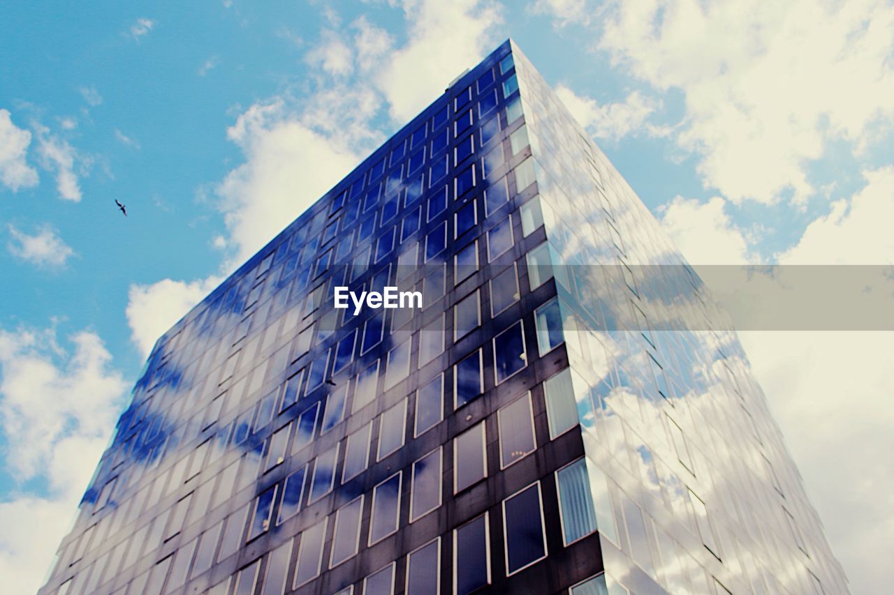 LOW ANGLE VIEW OF BUILDINGS AGAINST CLOUDY SKY