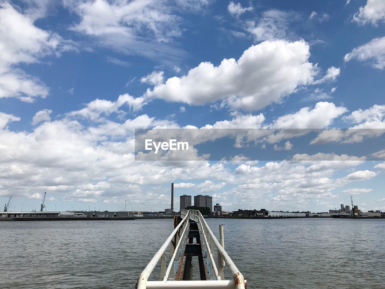 SCENIC VIEW OF RIVER AGAINST SKY