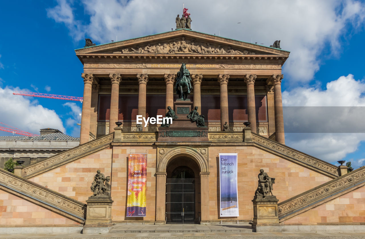 LOW ANGLE VIEW OF HISTORICAL BUILDING AGAINST SKY