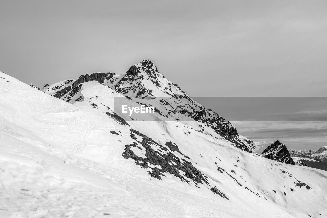 SCENIC VIEW OF SNOWCAPPED MOUNTAIN AGAINST SKY