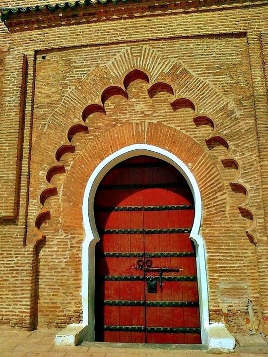 LOW ANGLE VIEW OF BUILDING WITH CLOSED GATE