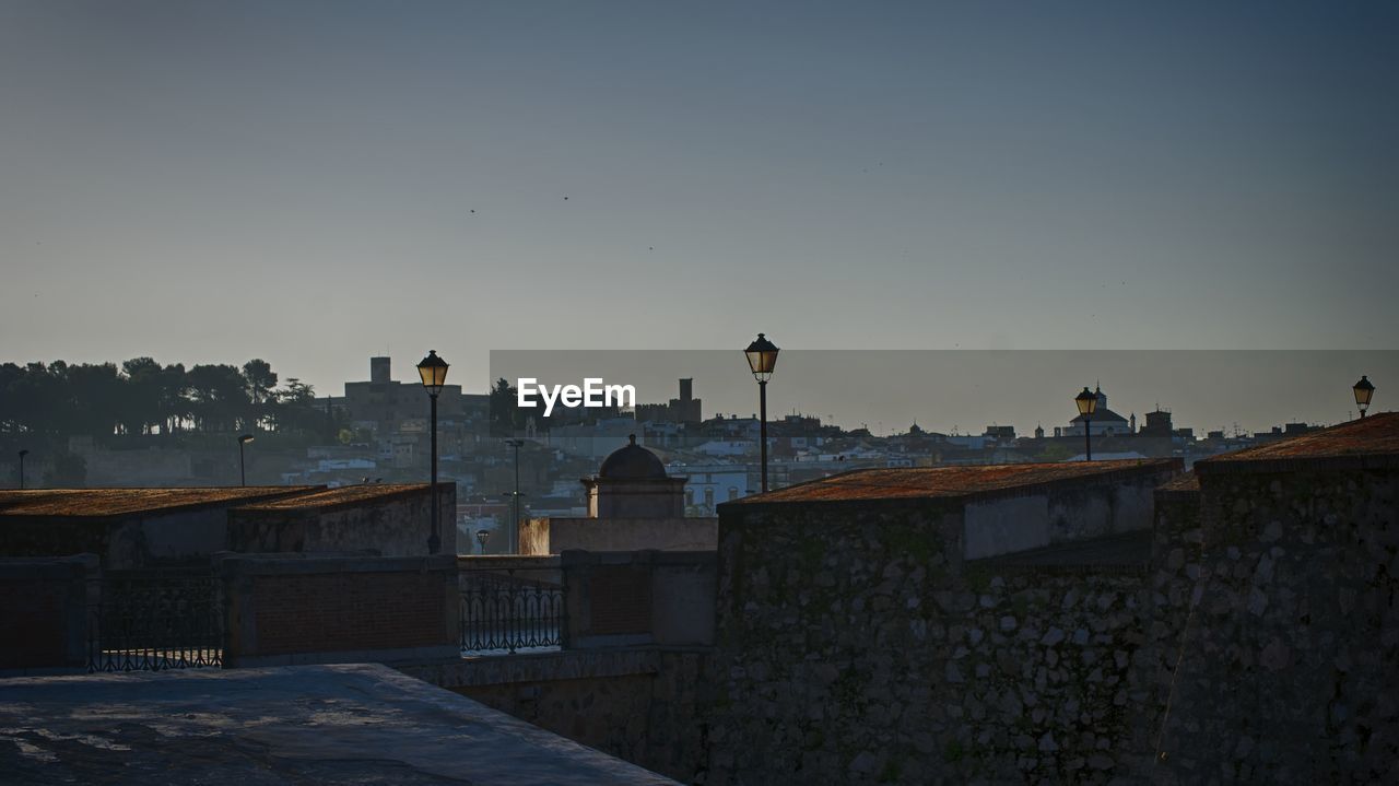 VIEW OF CITYSCAPE AGAINST SKY