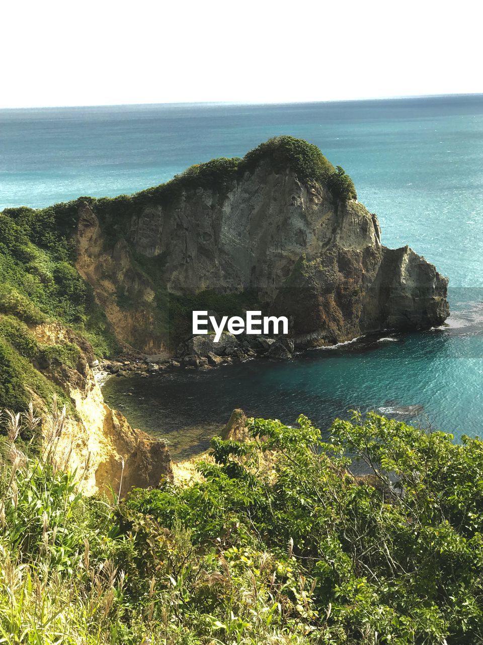 SCENIC VIEW OF ROCKS ON SEA AGAINST SKY