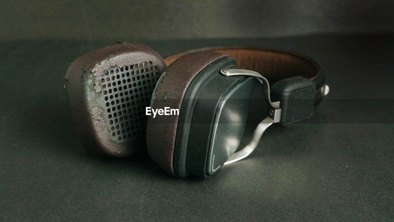 CLOSE-UP OF COMPUTER ON TABLE