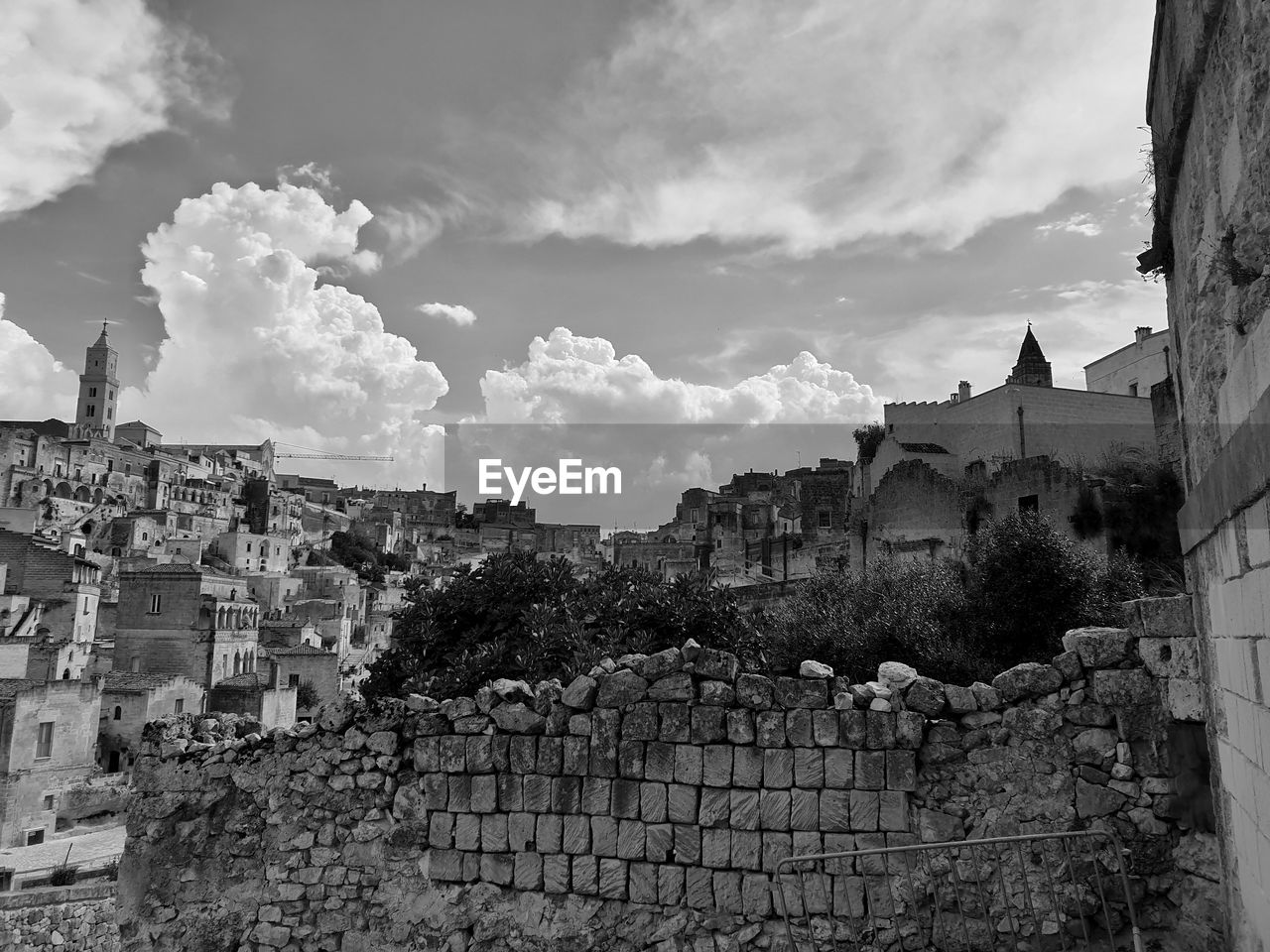 OLD TOWN BY BUILDINGS AGAINST SKY