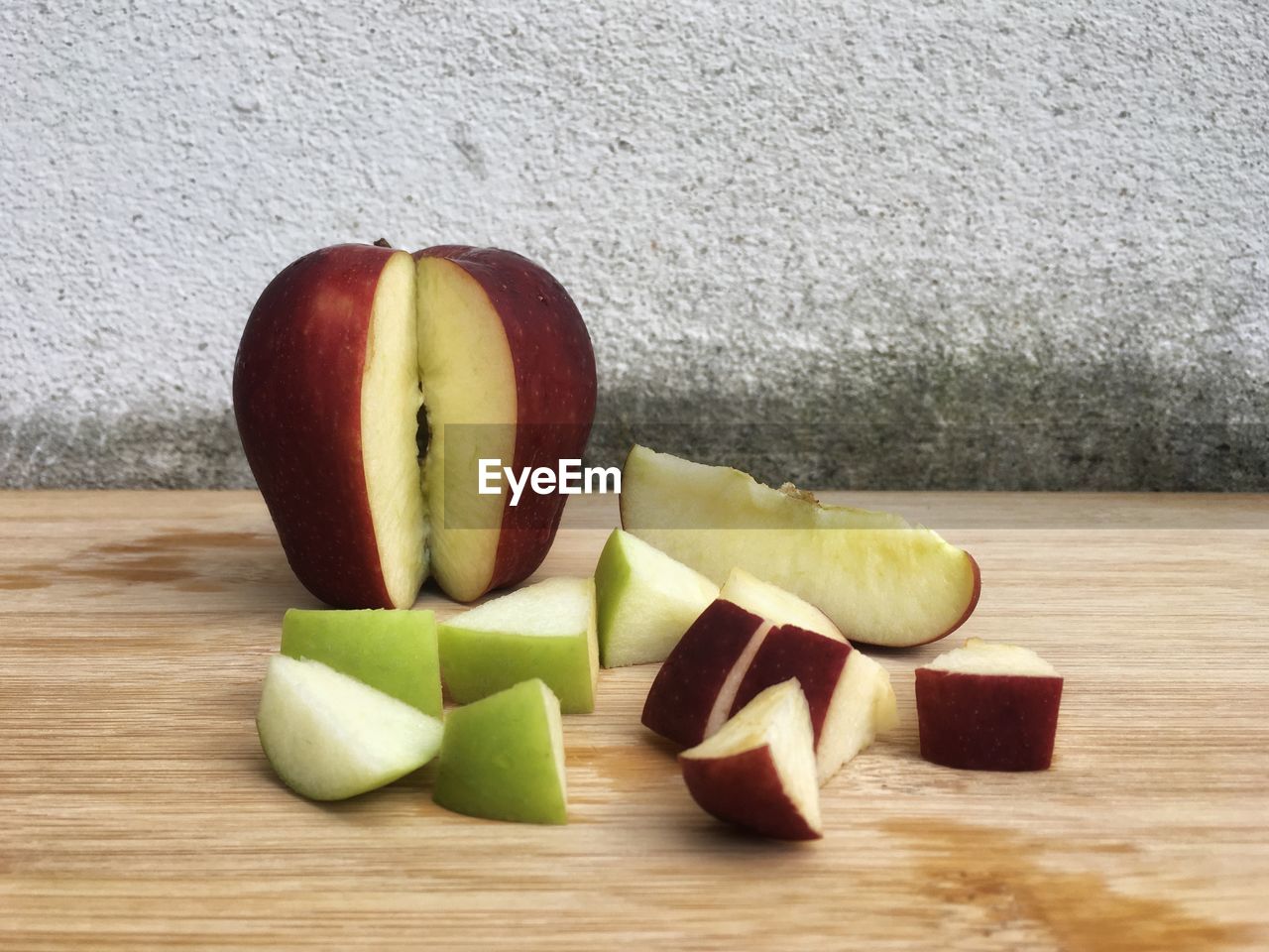 CLOSE-UP OF SLICED FRUITS ON TABLE