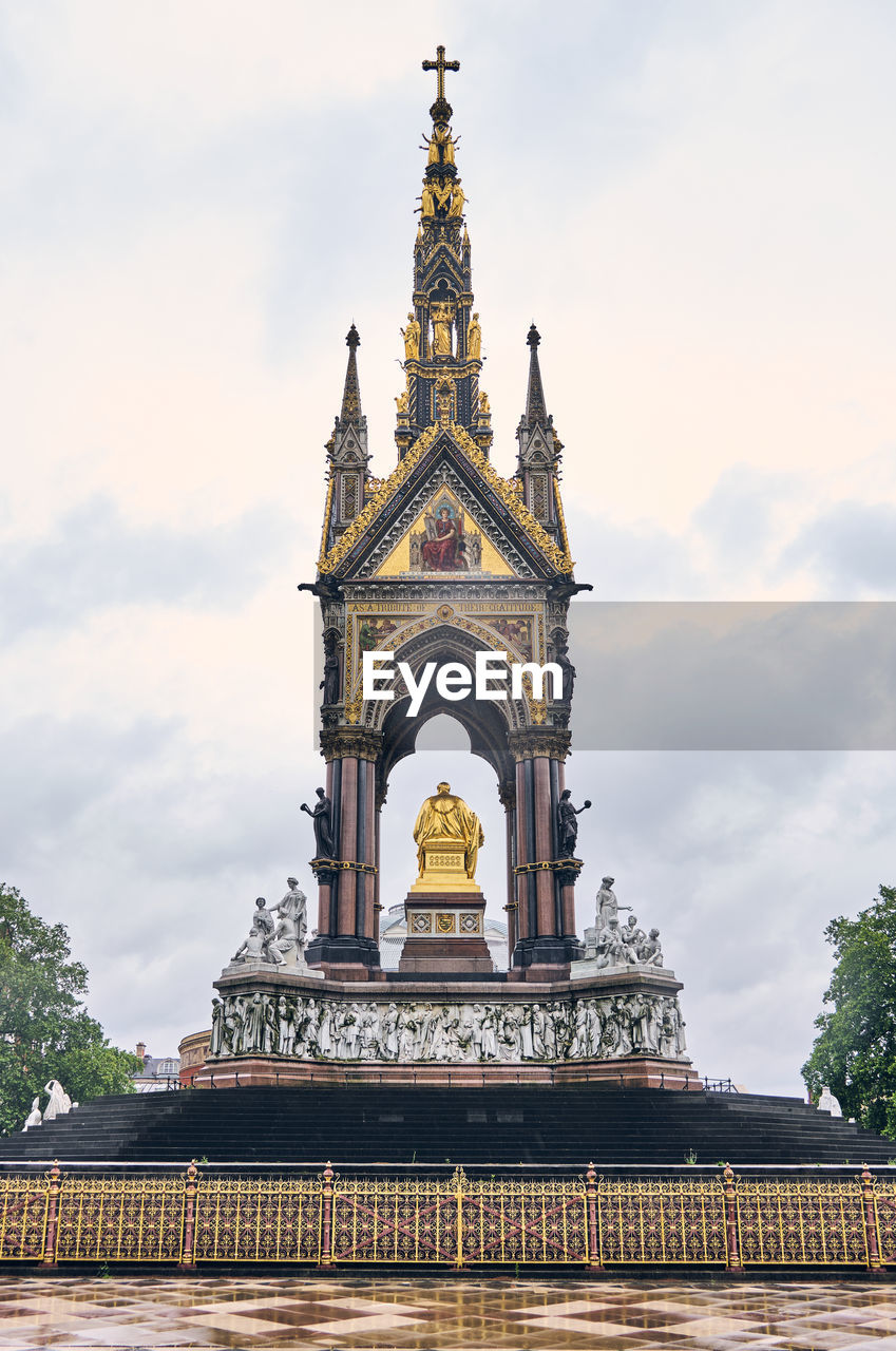 The prince albert memorial in kensington gardens , london, uk