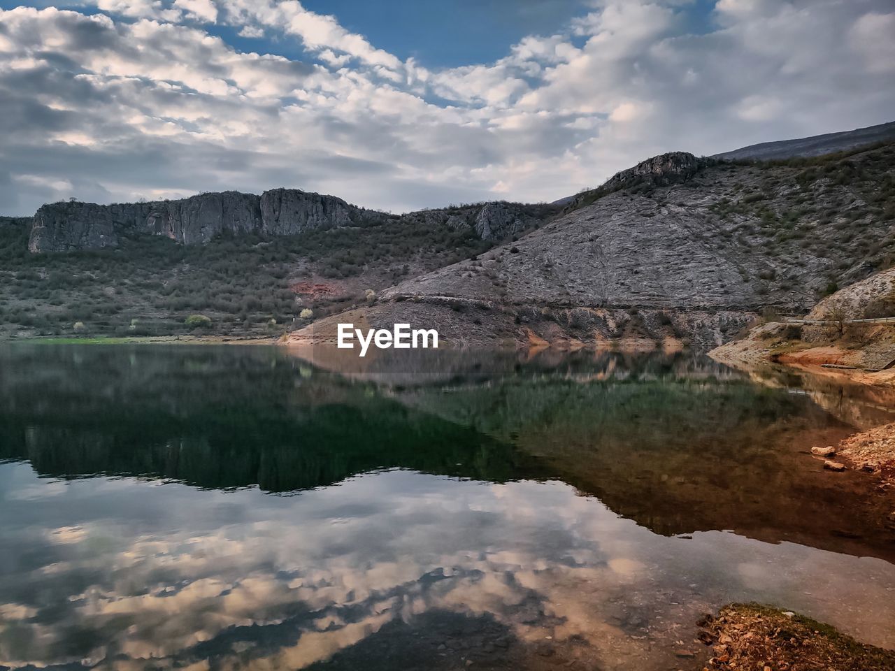 REFLECTION OF MOUNTAINS IN LAKE