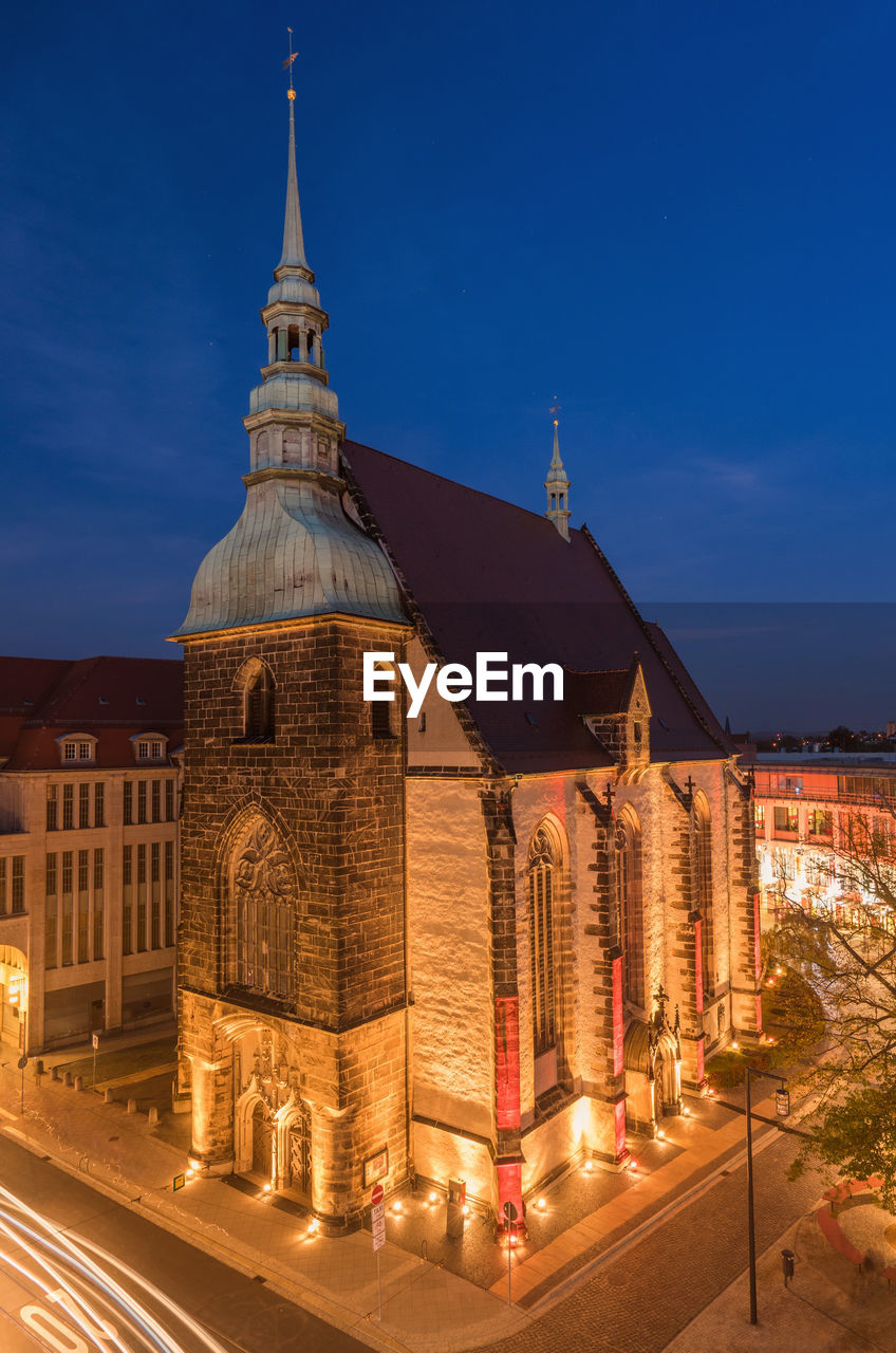 VIEW OF ILLUMINATED BUILDINGS AT DUSK