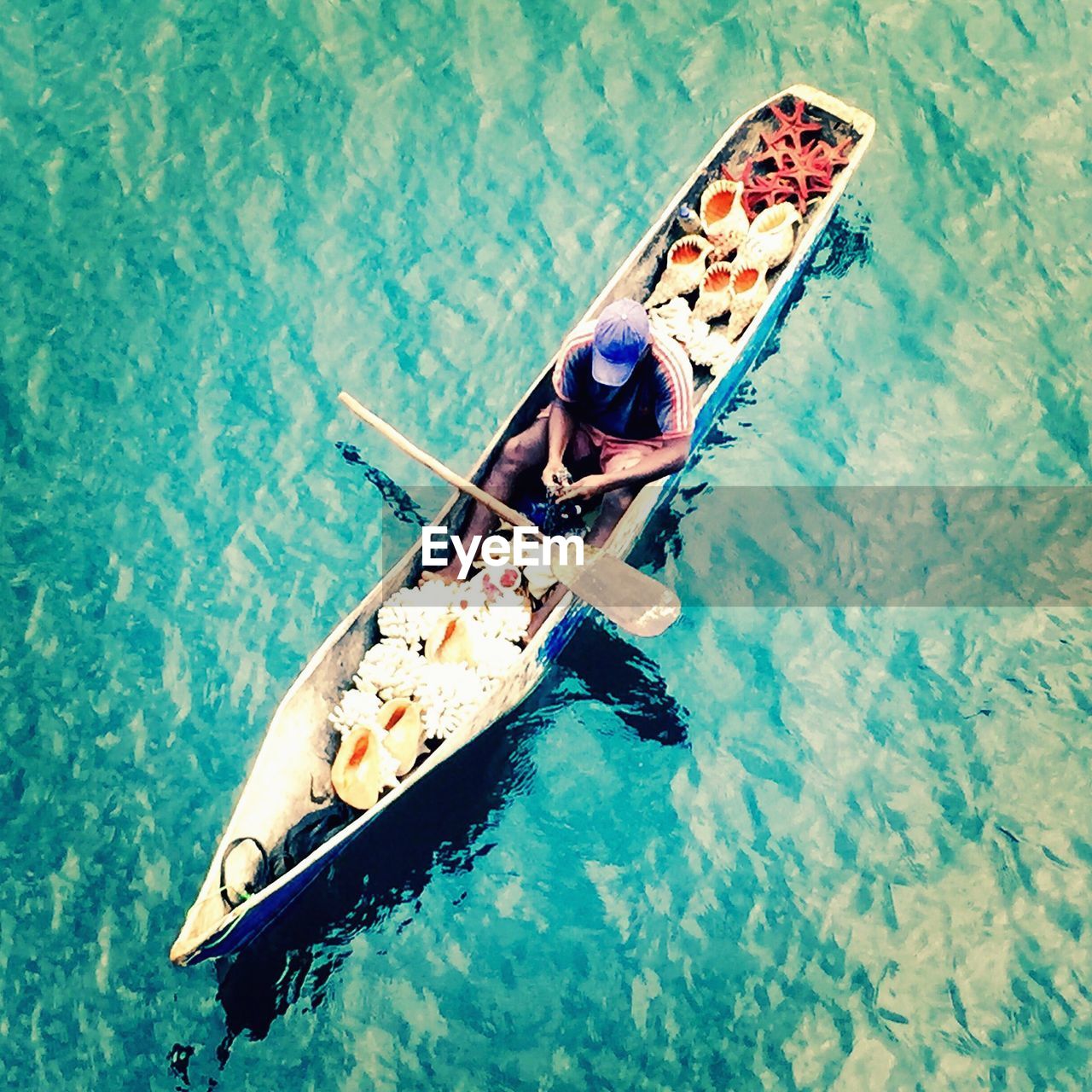 HIGH ANGLE VIEW OF FOOD IN POOL