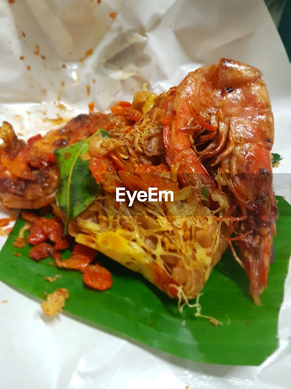 HIGH ANGLE VIEW OF FOOD SERVED IN PLATE