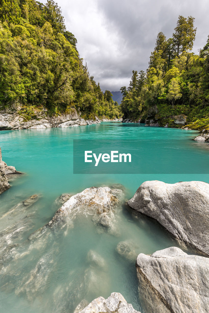 SCENIC VIEW OF WATER AGAINST SKY