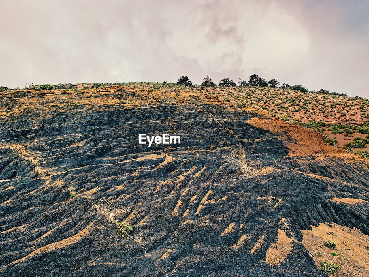 SCENIC VIEW OF ROCK FORMATION AGAINST SKY