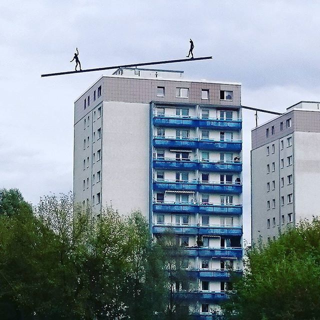 LOW ANGLE VIEW OF MODERN BUILDING AGAINST SKY