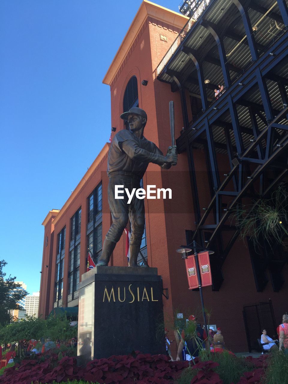 LOW ANGLE VIEW OF STATUE AGAINST SKY