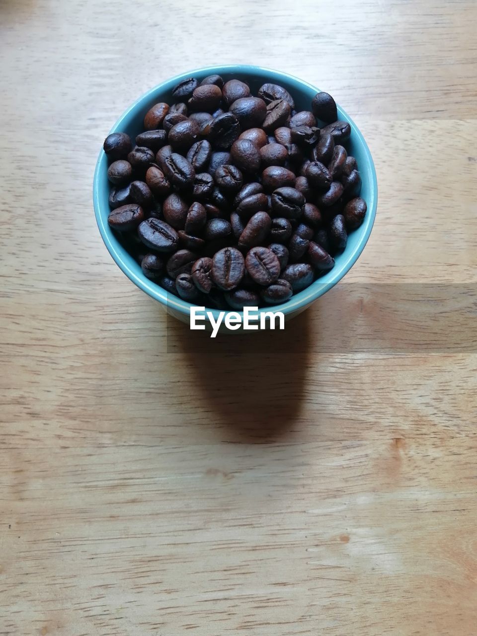 HIGH ANGLE VIEW OF COFFEE BEANS IN BOWL