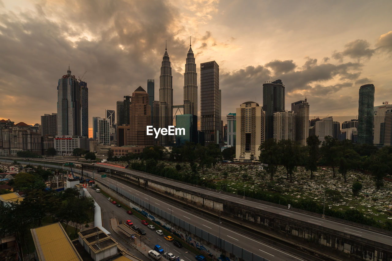 PANORAMIC VIEW OF CITY BUILDINGS AGAINST SKY