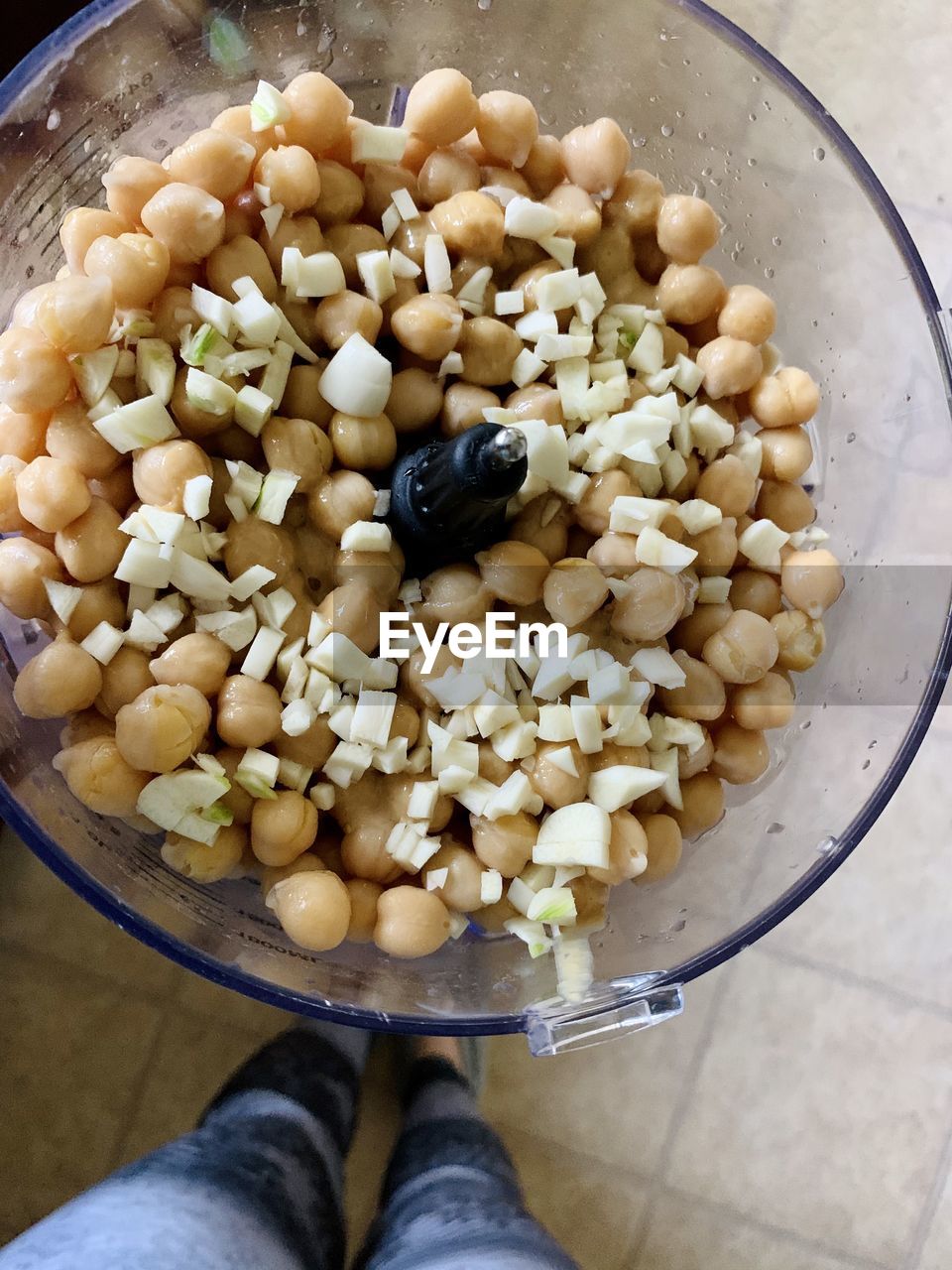 DIRECTLY ABOVE SHOT OF PERSON IN BOWL OF FOOD