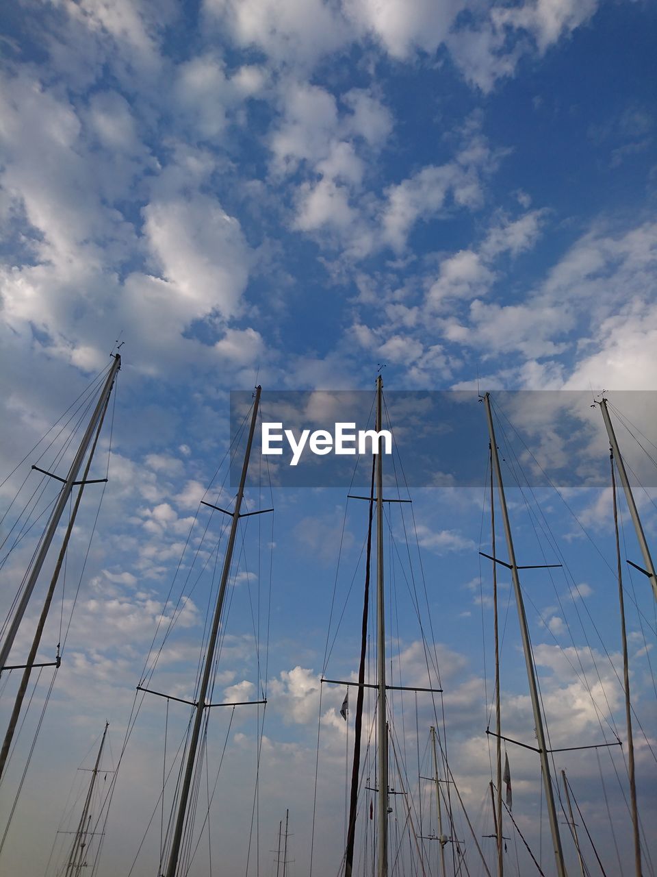 LOW ANGLE VIEW OF SAILBOAT SAILING AGAINST BLUE SKY