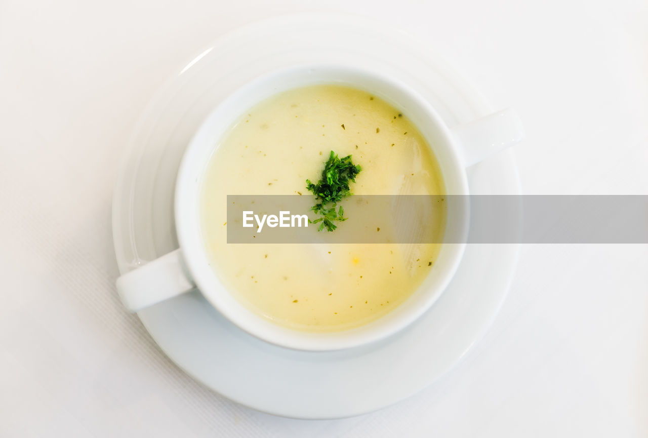 DIRECTLY ABOVE SHOT OF SOUP IN BOWL