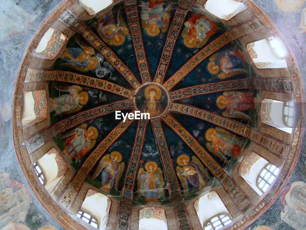 LOW ANGLE VIEW OF CEILING OF MOSQUE