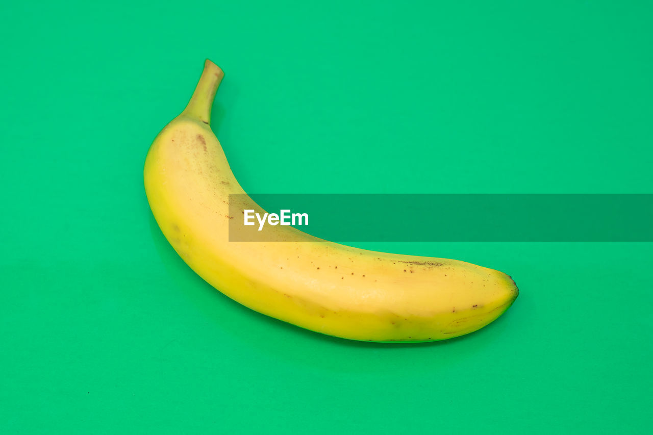 HIGH ANGLE VIEW OF FRUIT AGAINST BLUE BACKGROUND