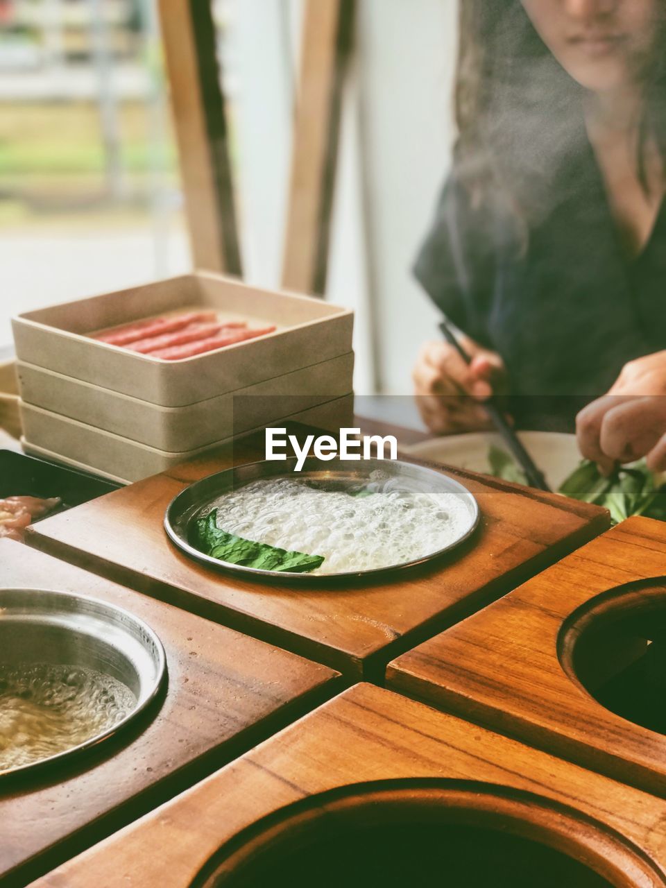 CLOSE-UP OF MAN PREPARING FOOD IN PLATE