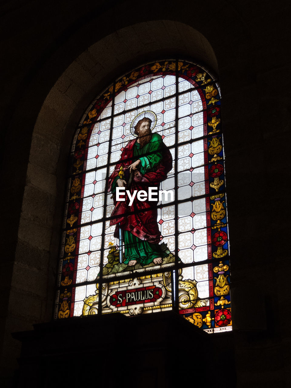 LOW ANGLE VIEW OF STATUE AGAINST WINDOW