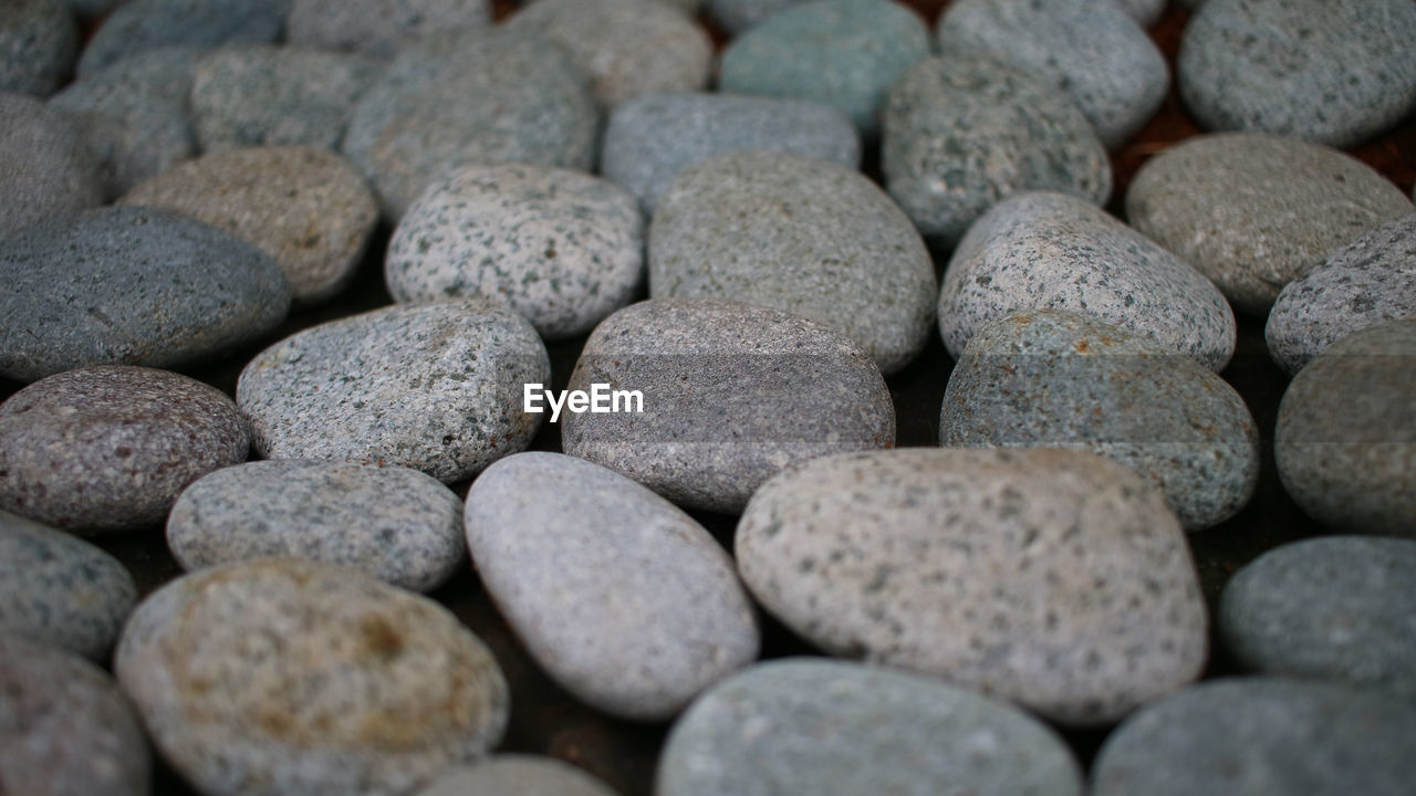 CLOSE-UP OF STONES