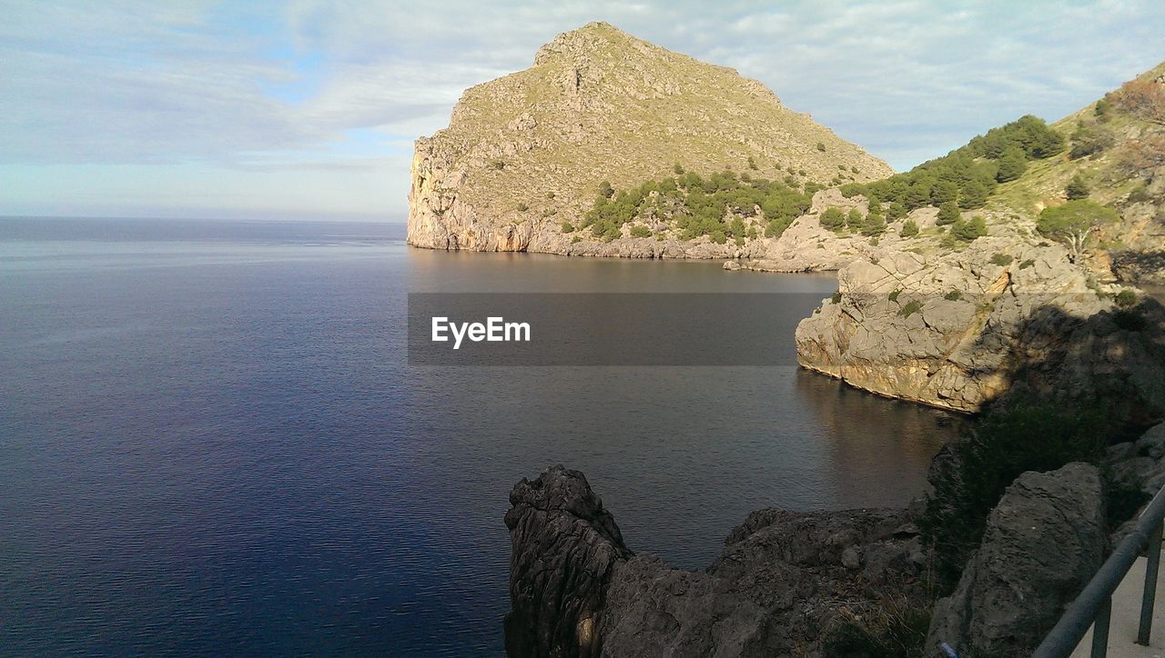 SCENIC VIEW OF SEA AGAINST ROCK FORMATION