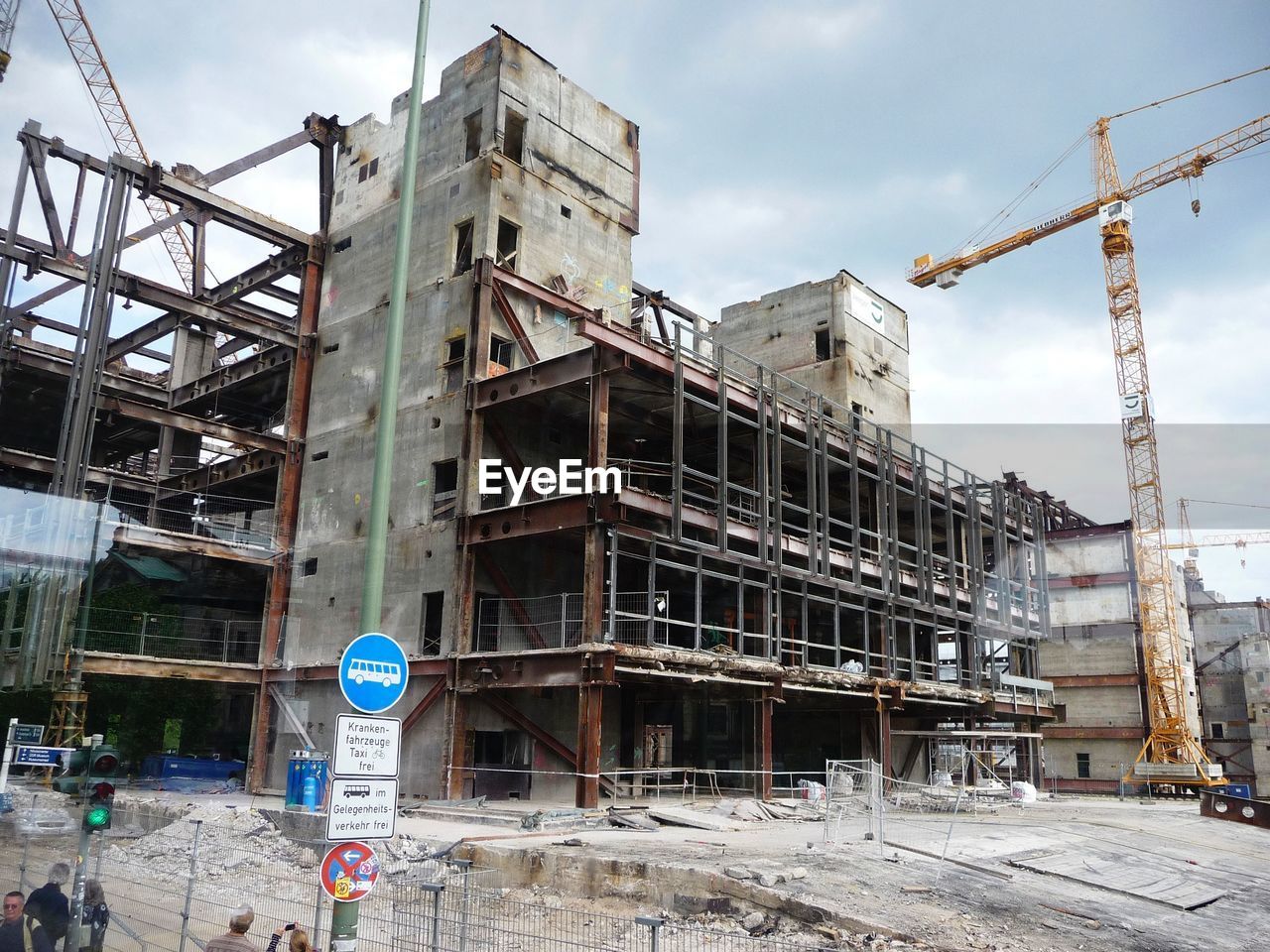 LOW ANGLE VIEW OF CRANES AT CONSTRUCTION SITE