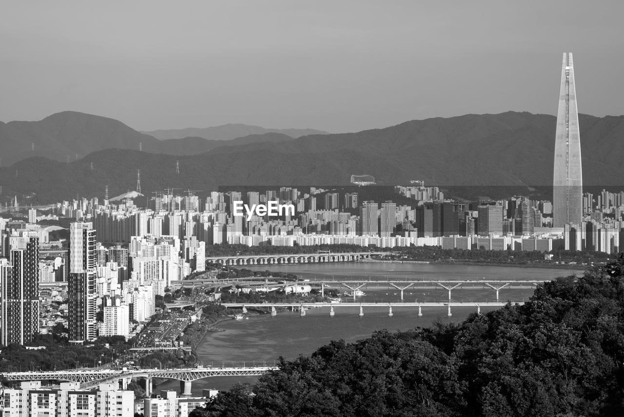 HIGH ANGLE VIEW OF BUILDINGS IN CITY