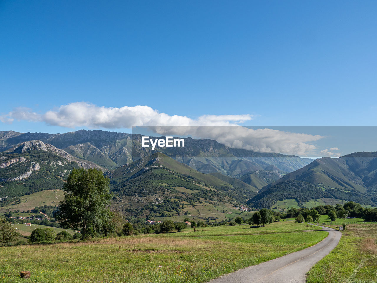 SCENIC VIEW OF ROAD AMIDST LANDSCAPE AGAINST SKY