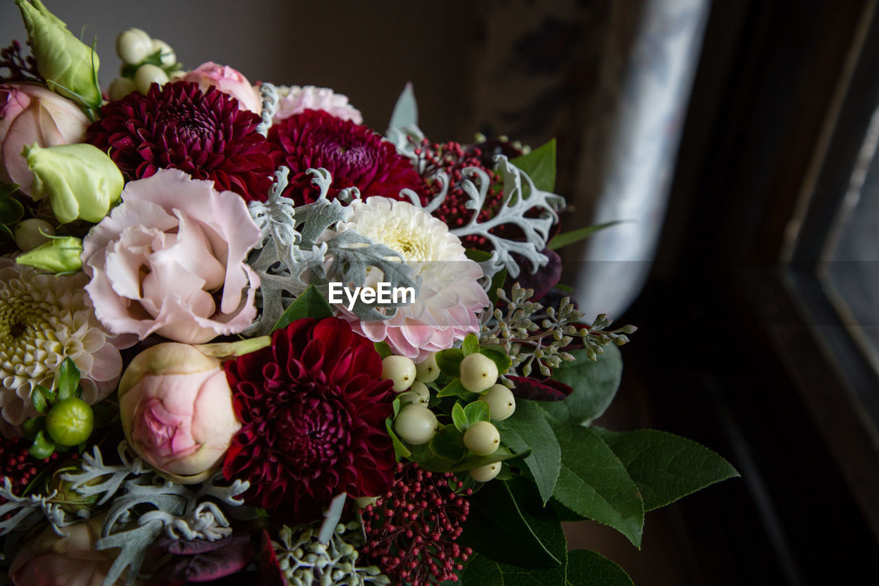 CLOSE-UP OF BOUQUET OF FLOWER