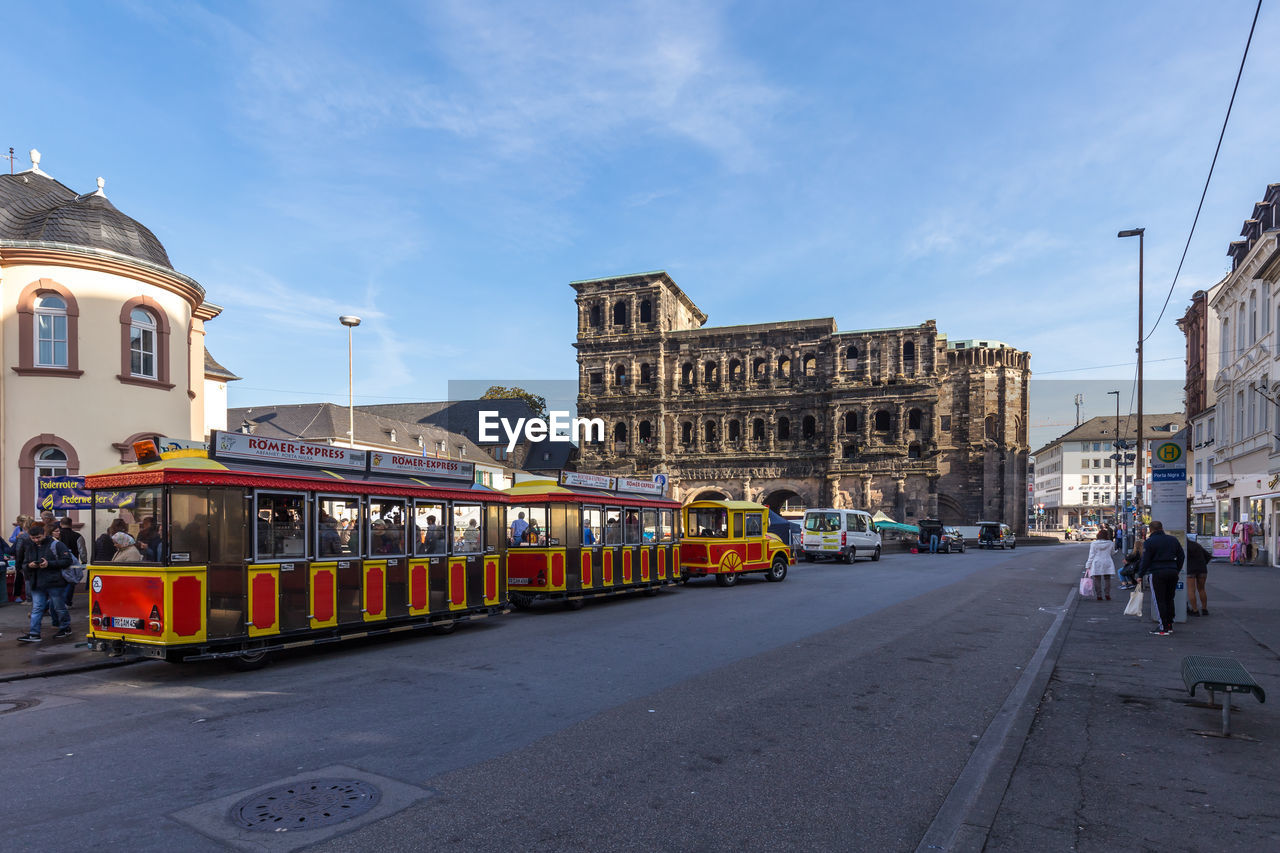 VIEW OF CITY BUILDINGS AGAINST SKY