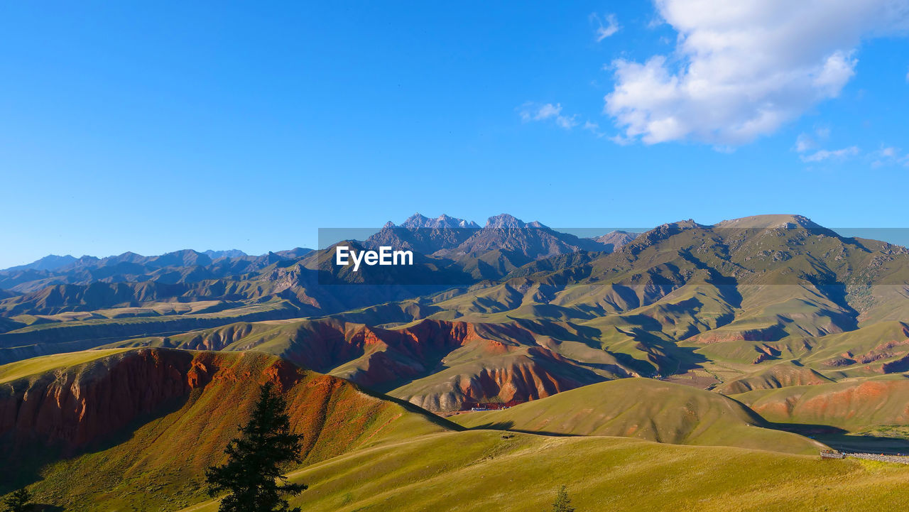 SCENIC VIEW OF MOUNTAIN RANGE AGAINST BLUE SKY