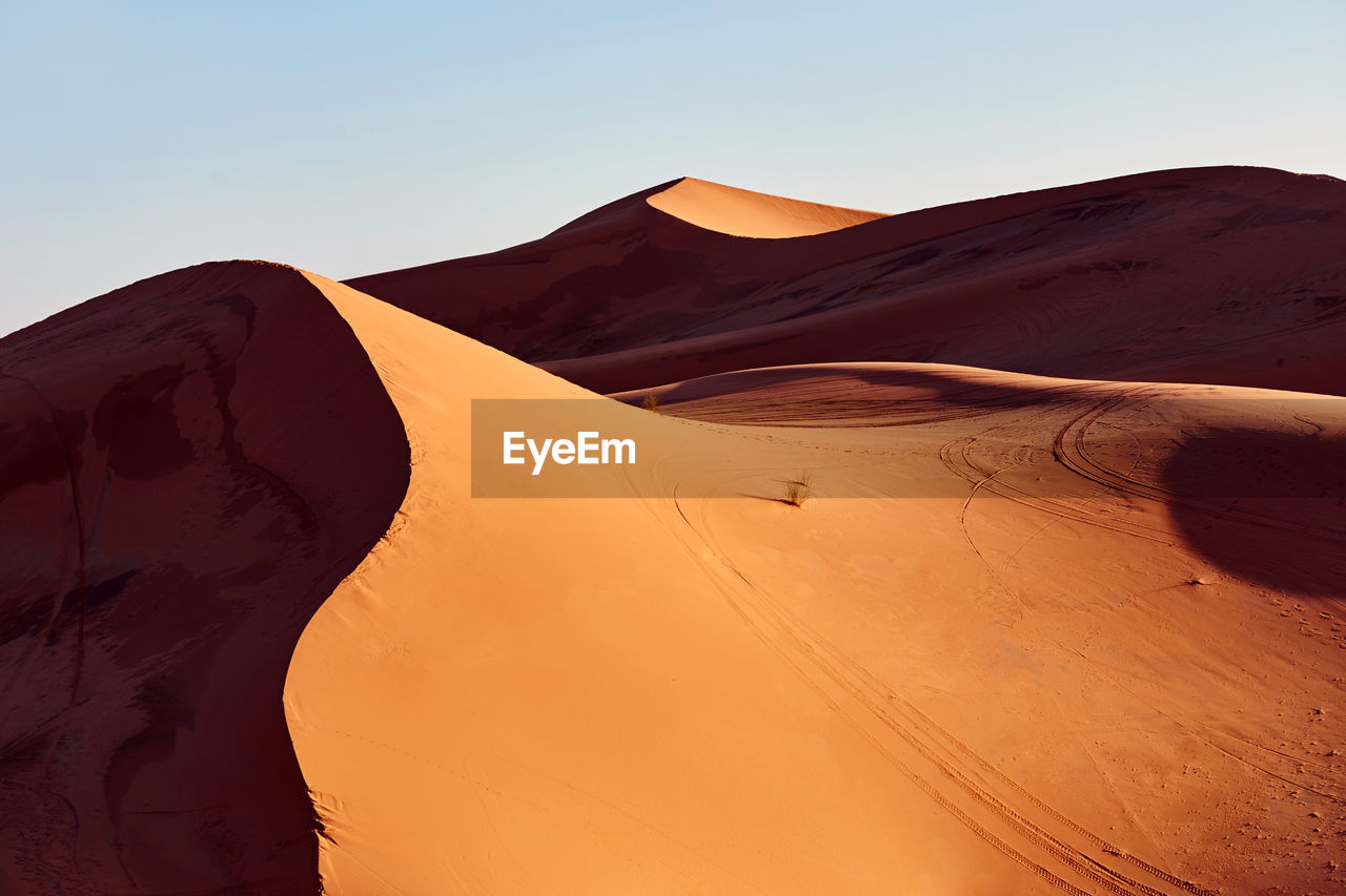 SCENIC VIEW OF DESERT AGAINST SKY