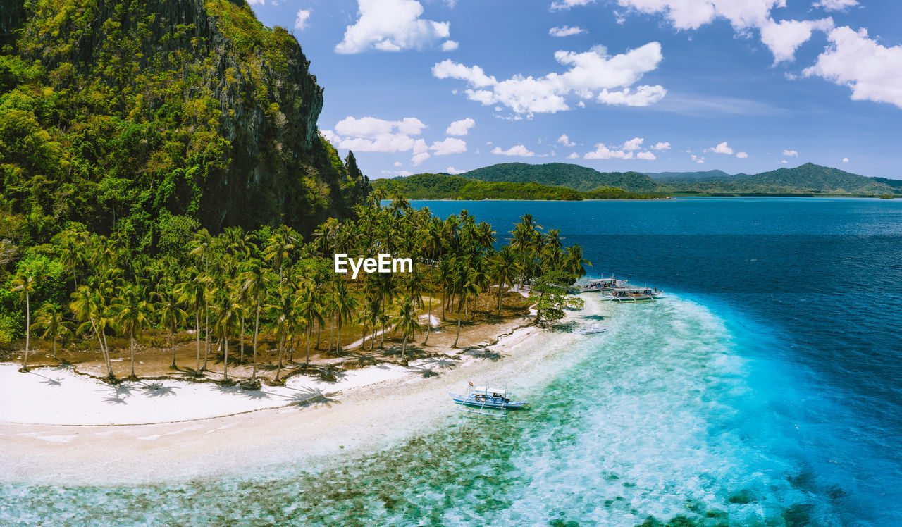 SCENIC VIEW OF SEA AND MOUNTAINS AGAINST SKY