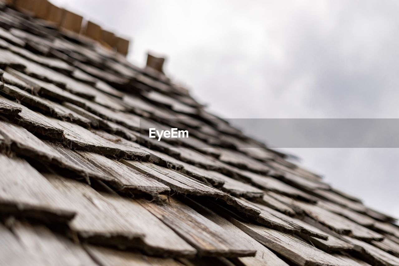 LOW ANGLE VIEW OF OLD WOODEN STRUCTURE AGAINST SKY