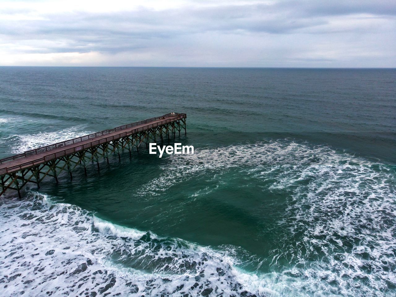 SCENIC VIEW OF SEA WAVES AGAINST SKY