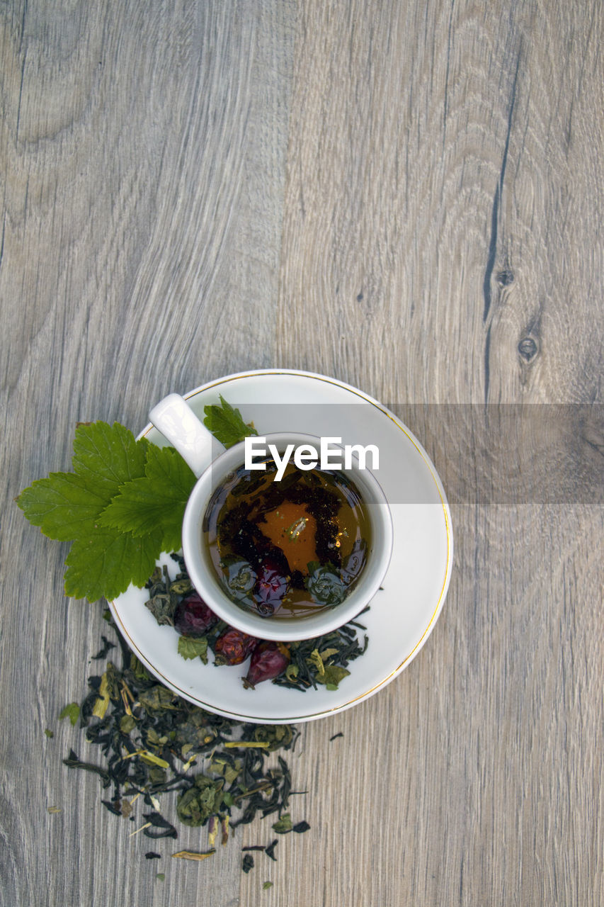 HIGH ANGLE VIEW OF TEA ON TABLE