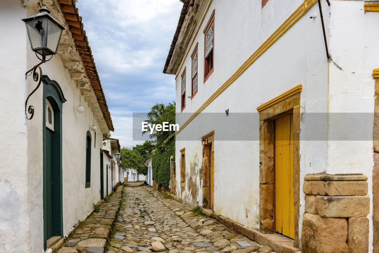 Street in the historic city of paraty in rio de janeiro with colonial style houses