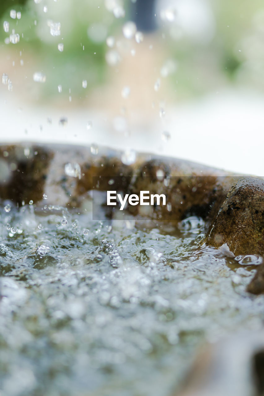 CLOSE-UP OF WATER SPLASHING IN A SEA