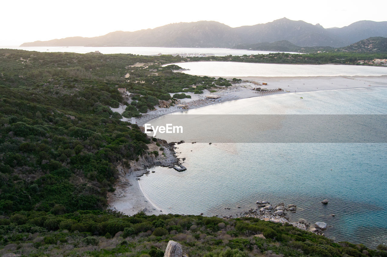 HIGH ANGLE VIEW OF BAY ON BEACH