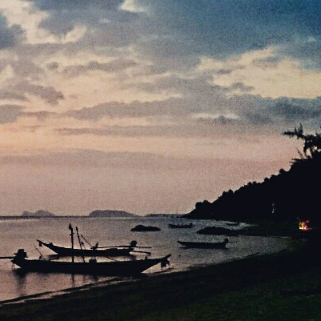 BOATS IN SEA AT SUNSET