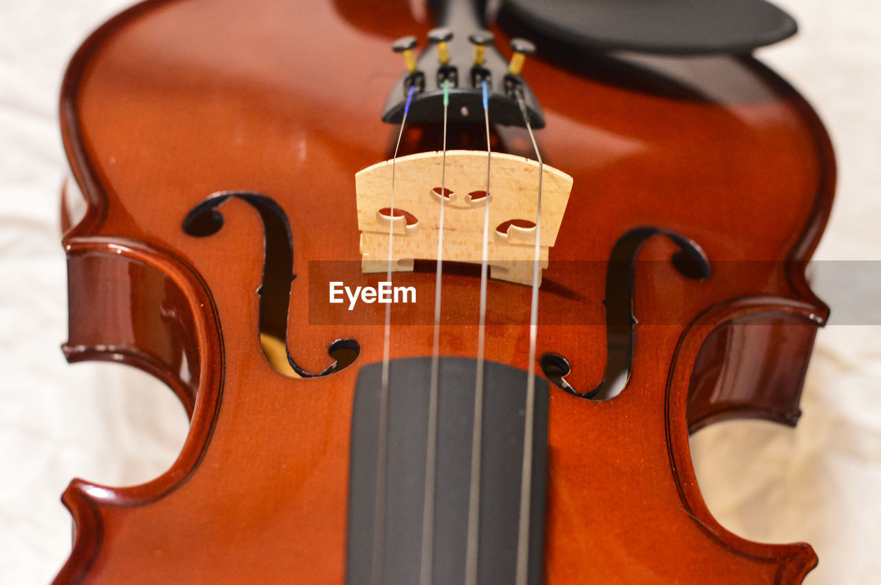 CLOSE-UP OF GUITAR WITH CAMERA ON THE BACKGROUND