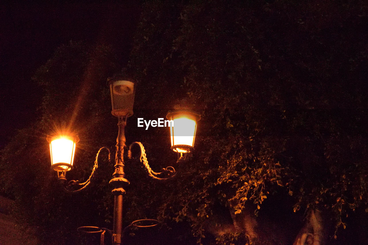 STREET LIGHT AT NIGHT